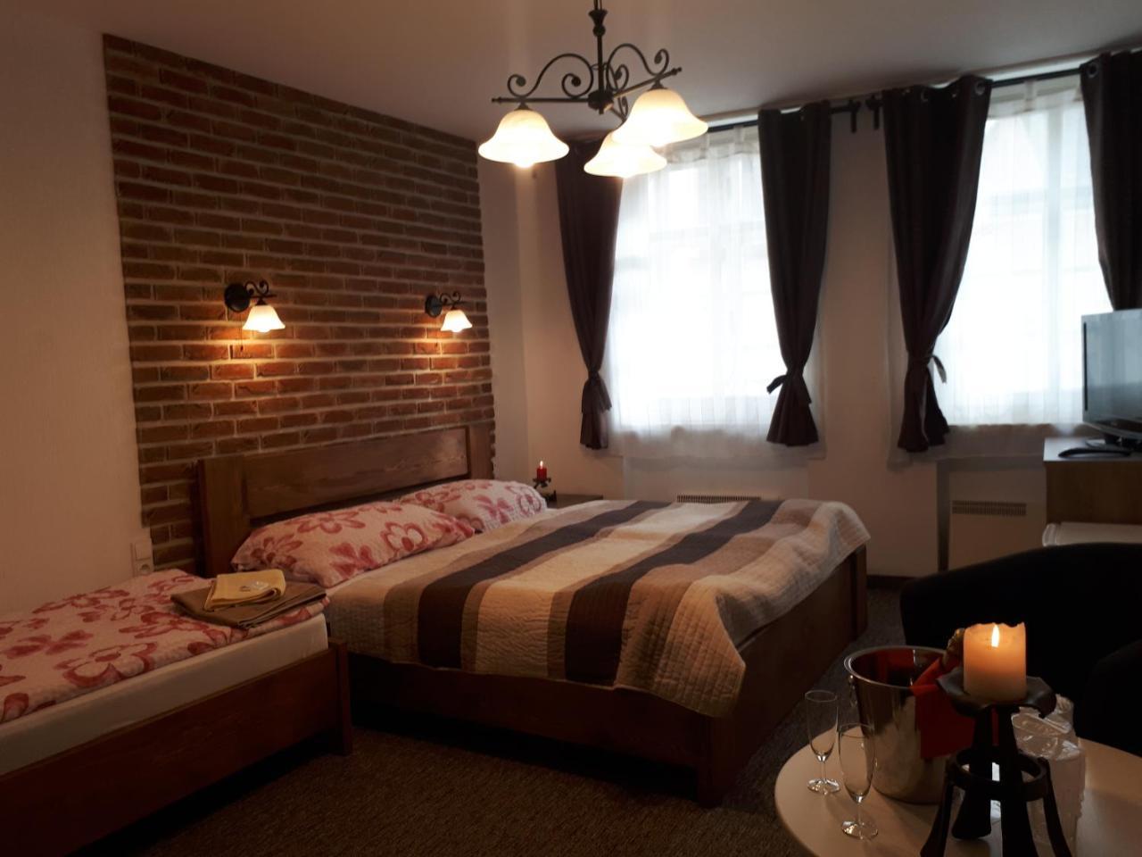 Penzion - Restaurant U Zamku Bečov nad Teplou Eksteriør bilde