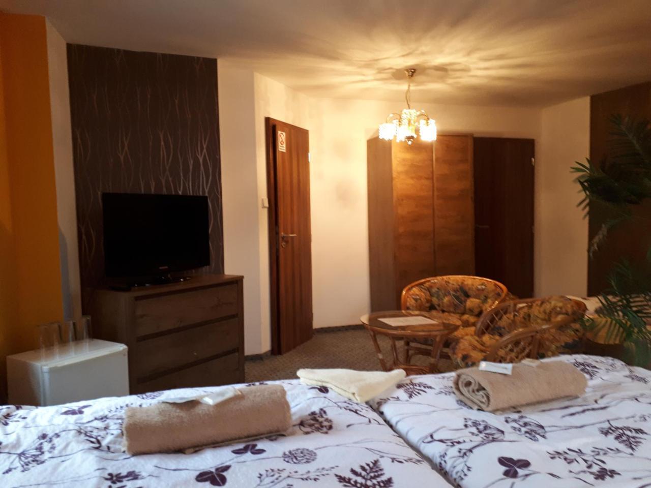 Penzion - Restaurant U Zamku Bečov nad Teplou Eksteriør bilde