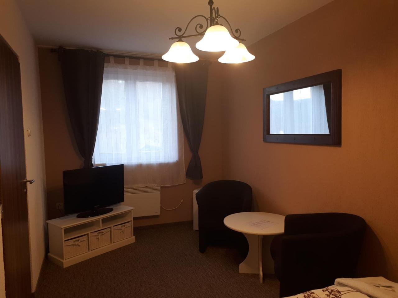 Penzion - Restaurant U Zamku Bečov nad Teplou Eksteriør bilde