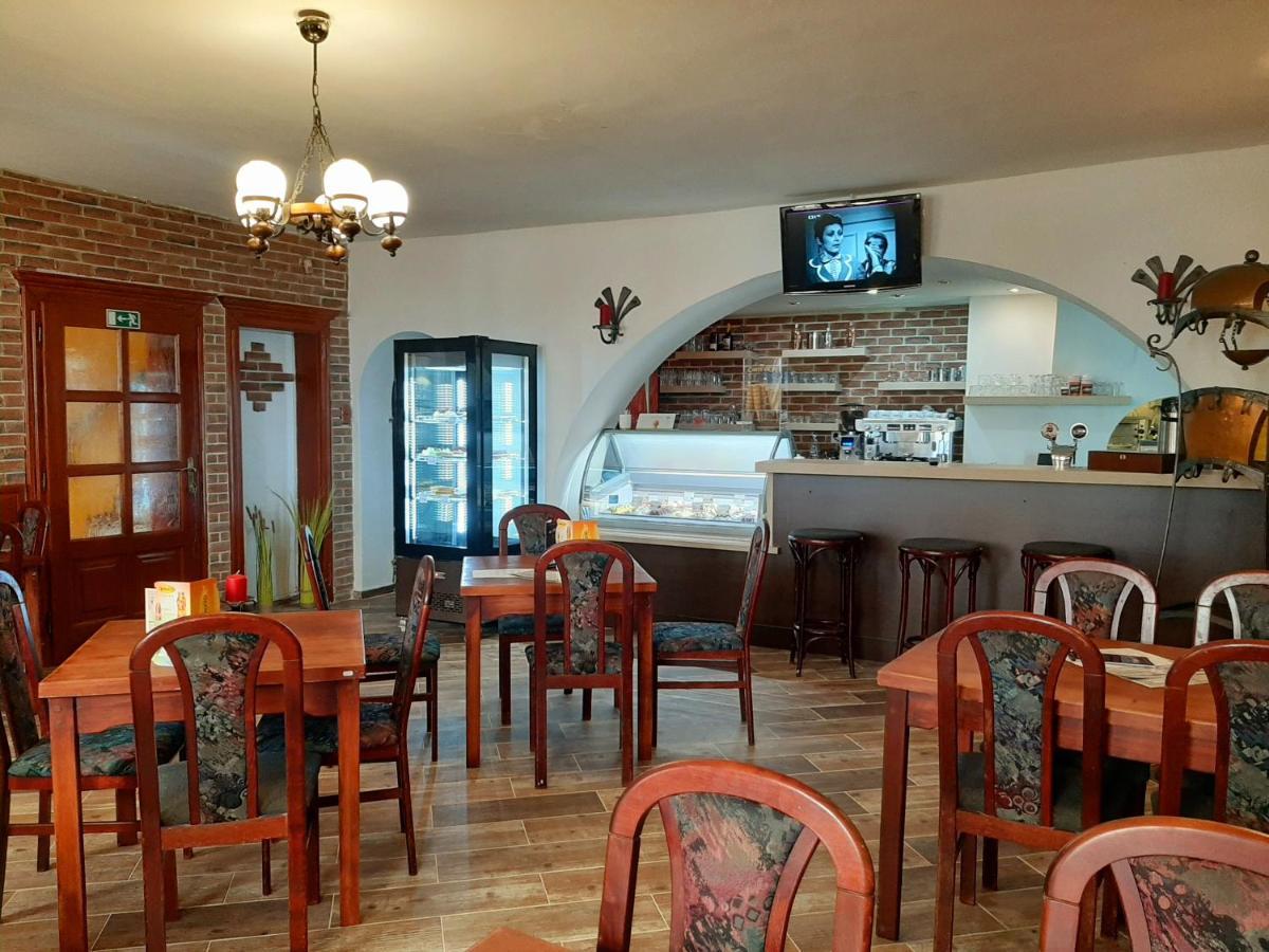Penzion - Restaurant U Zamku Bečov nad Teplou Eksteriør bilde